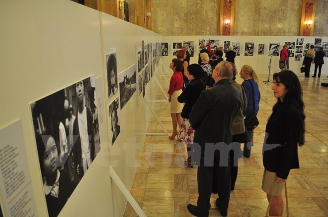 Photo exhibition on Vietnam during wartime held in Slovakia - ảnh 1